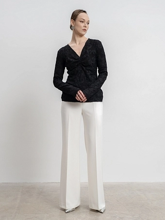 Молочные расклешенные брюки