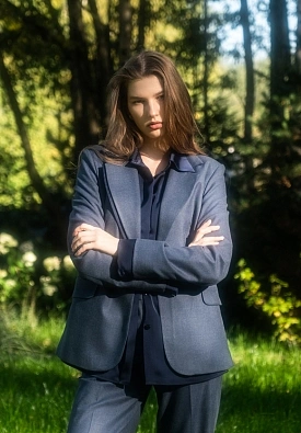 Синий жакет с шелковой отделкой