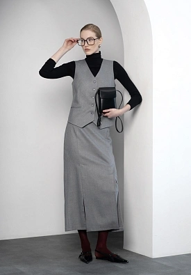 Серая прямая юбка в полоску