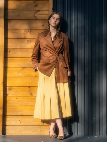 Горчичная юбка в складку