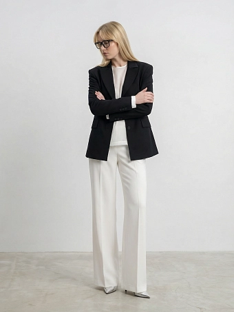 Молочные расклешенные брюки