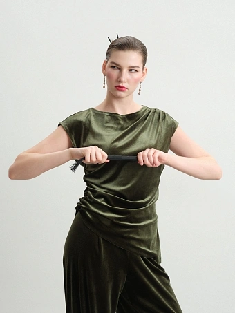 Бархатный топ с драпировкой Shizen