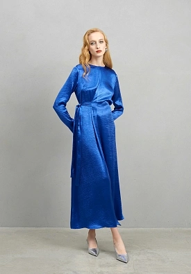 Синее платье с поясом