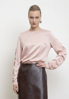 Пудровая блуза со сборкой