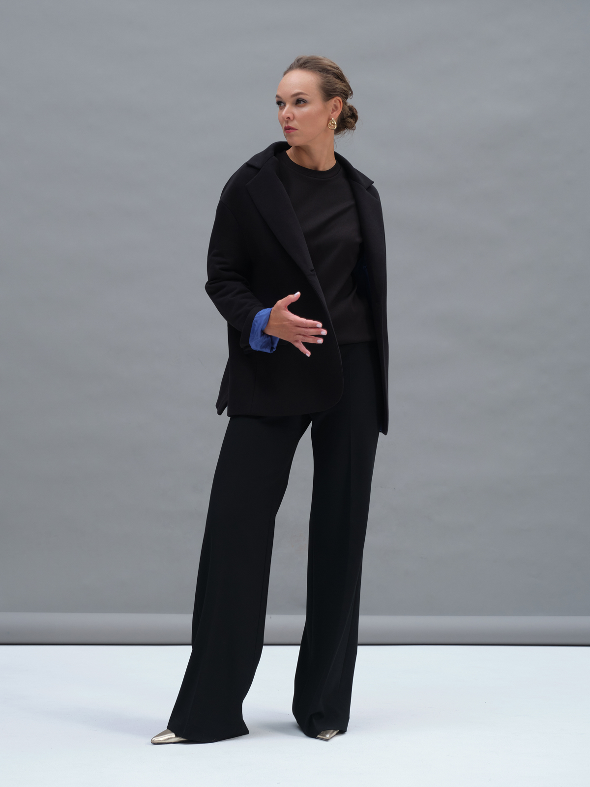 Черные расклешенные брюки