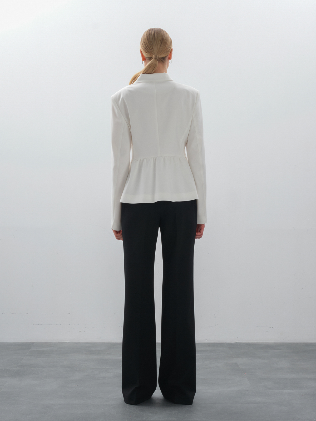 Черные расклешенные брюки