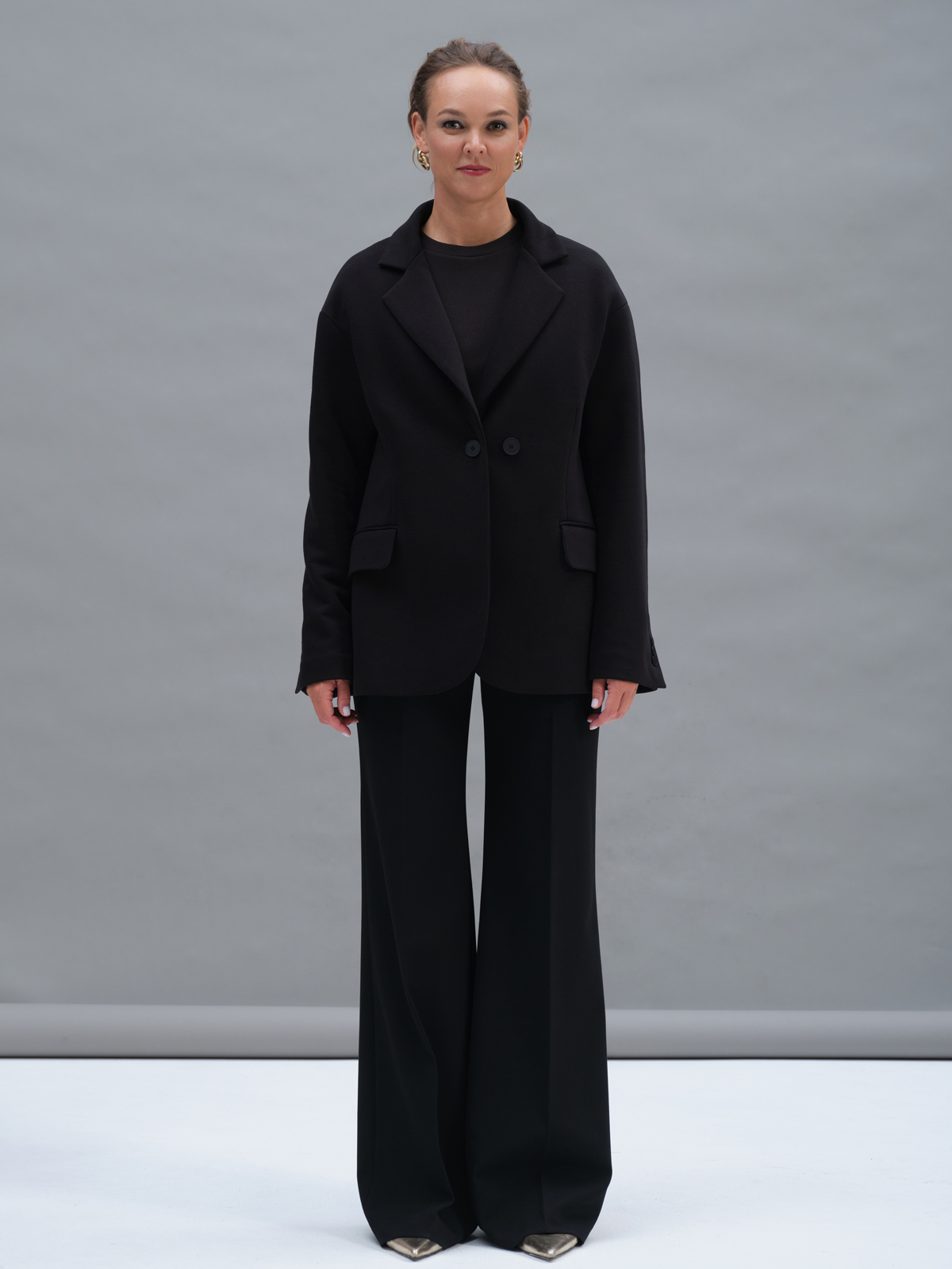 Черные расклешенные брюки