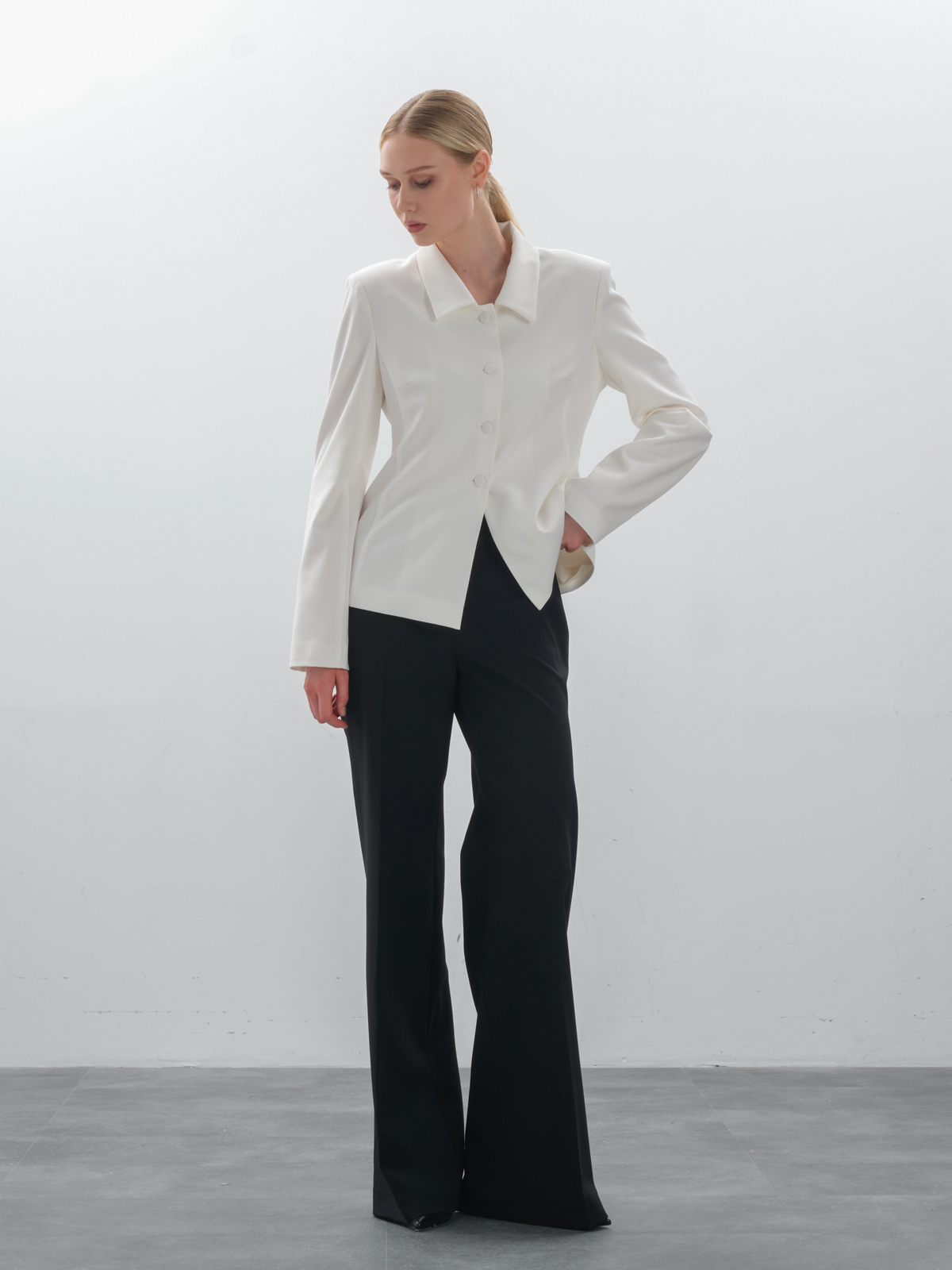 Черные расклешенные брюки