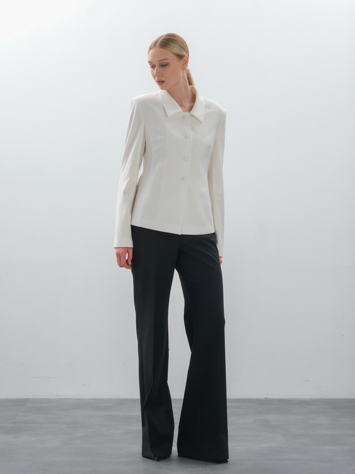 Черные расклешенные брюки