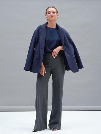 Серые расклешенные брюки