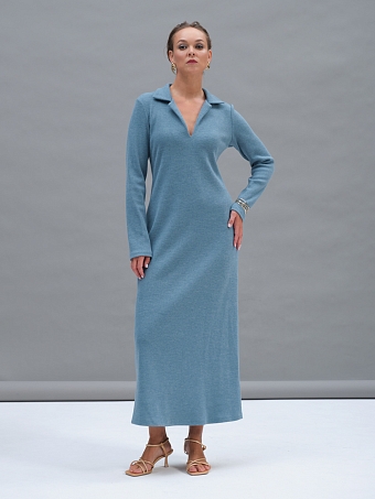 Голубое трикотажное платье